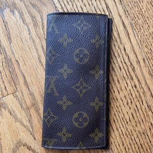 Vintage Louis Vuitton checkbook wallet bil…